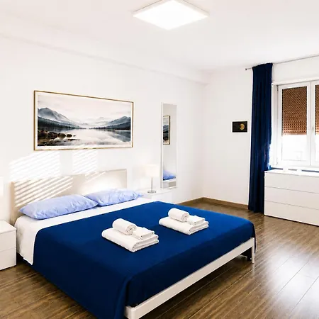 Framiry Privata Con Balcone Roma