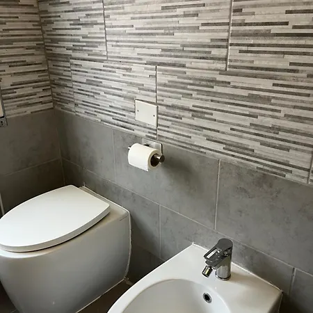 Framiry Privata Con Balcone Roma